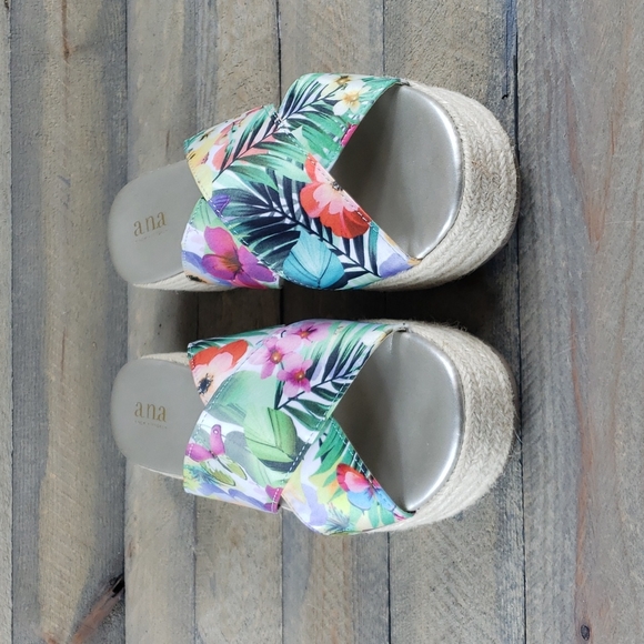 a.n.a. A New Approach Women's Erin Platform Sandals With  Flower Print - Picture 3 of 9